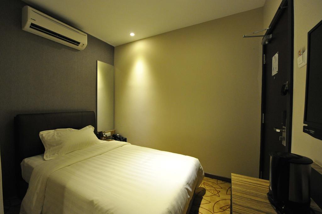 Milano Hotel Keluang Ngoại thất bức ảnh